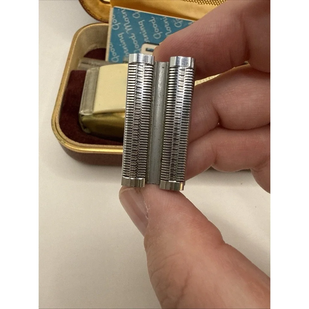 Vintage 1950s  Schick Super Electric Shaver With Case NO CORD!